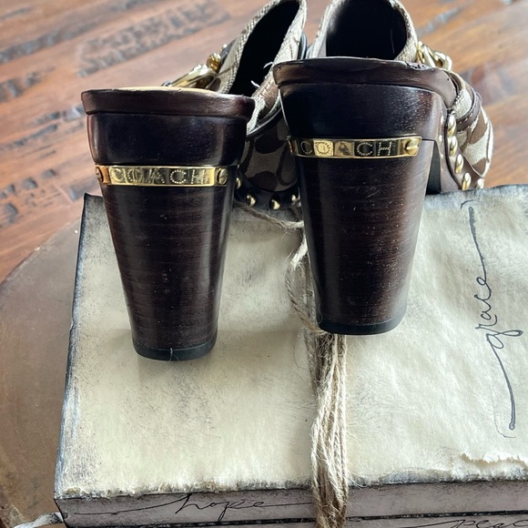 BNWT size 7 Coach clogs with matching Hobo bag! - Picture 10 of 13